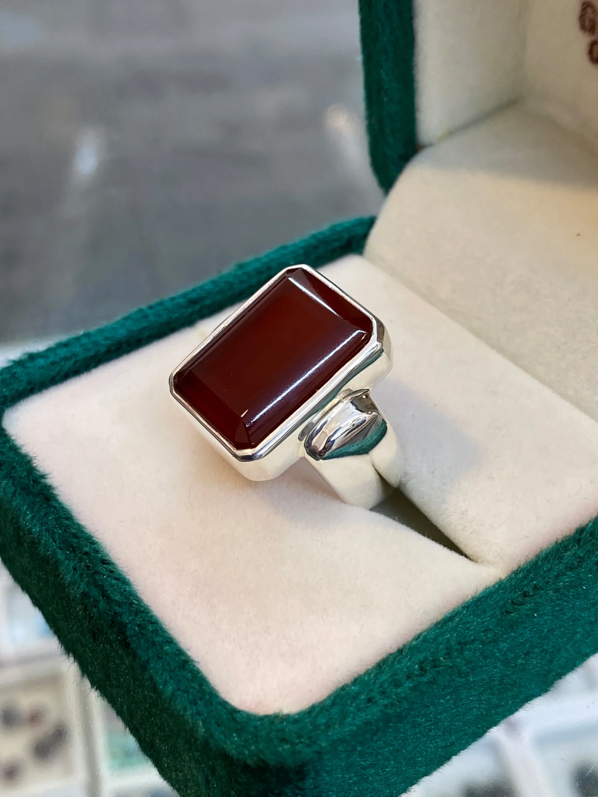 Deep Red Aqeeq Ring in Sterling Silver - Image 4
