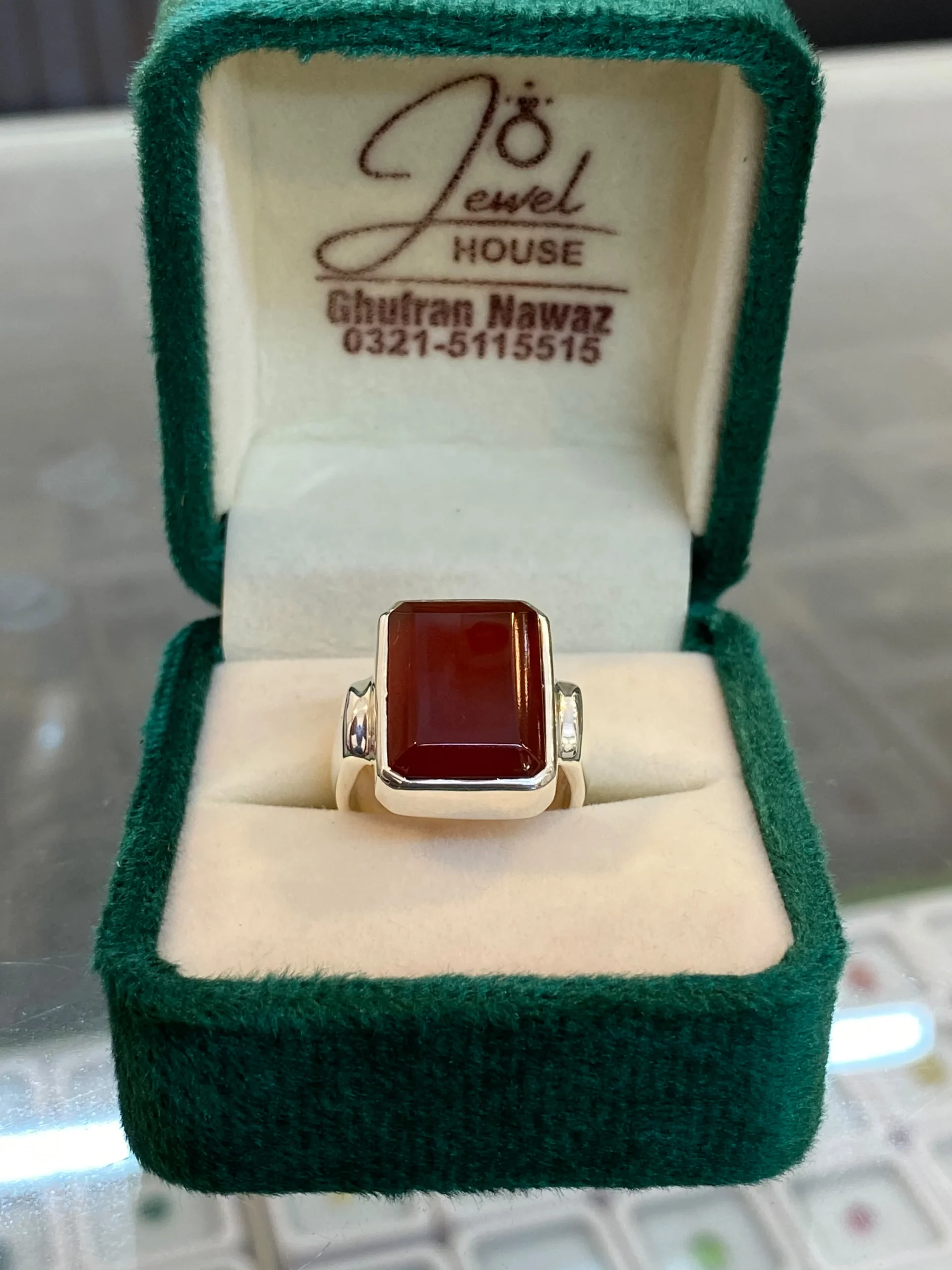 Deep Red Aqeeq Ring in Sterling Silver - Image 2