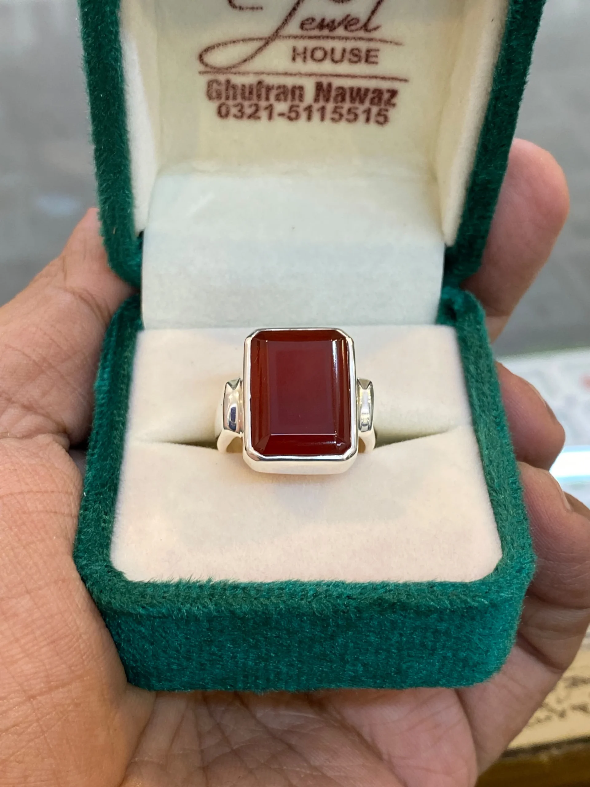 Deep Red Aqeeq Ring in Sterling Silver - Image 3
